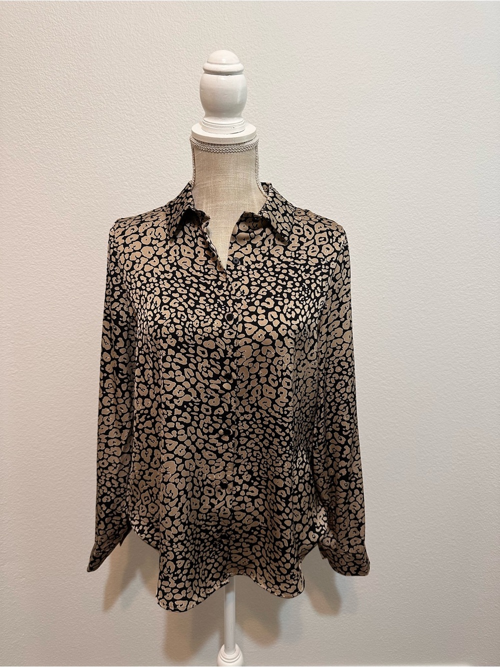 Skies Are Blue Black and Tan Leopard-Print Button-Down Shirt